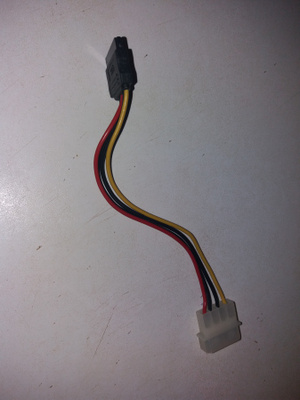 SATA virta-adapter
