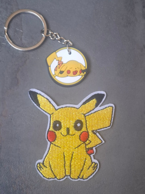 Pokemon kangasmerkki+avaimenperä