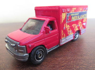 Ford E-350 ambulance 2009 Mattel pienoismalli