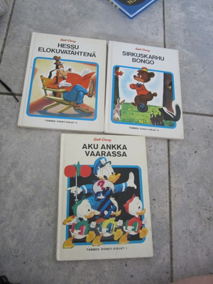 WALT DISNEY - TAMMEN DISNEY KIRJAT 1,,8,, JA  9