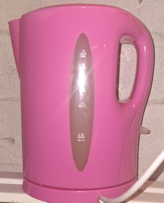 Pinkki vedenkeitin 1.7 litraa