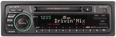 Sony MDX-670 Minidisc soitin autoon 