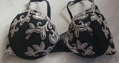 Mustat pitsiset push up Rintaliivit - koko 80C