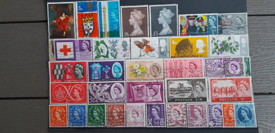 ENGLANTI 1950-60 luku LEIMATTUJA postimerkkejä 35 kpl