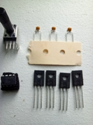 Elektroniikan komponentteja (uusia).
