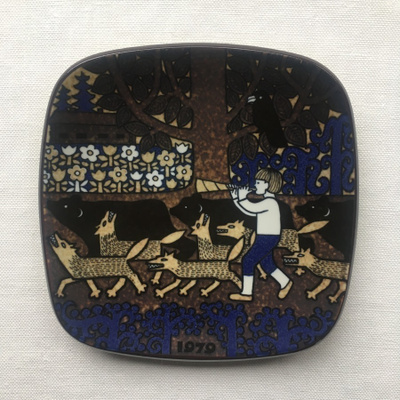 ARABIA KALEVALA vuosi- seinälautanen 1979, Raija Uosikkinen