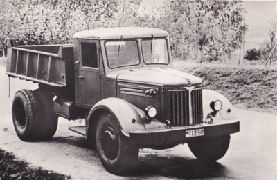 Wanha venäläinen kuorma-auto MAZ-205 (1947 -1966)       b628