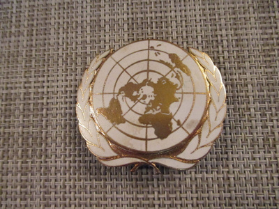 YK United Nations Barettimerkki .