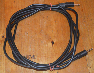 2,5m audiokaapeli 3.5mm liittimillä