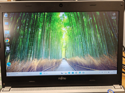 Fujitsu Lifebook UH572, Windows 11 Pro