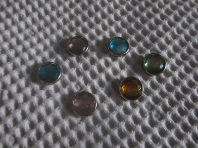 Koristeniitit / Koristekivet halkaisija 1,5 cm   6 kpl