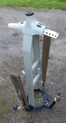 Sovitusteline, mm. hää-juhlahameet, muu ? Korkeus, n. 140 cm