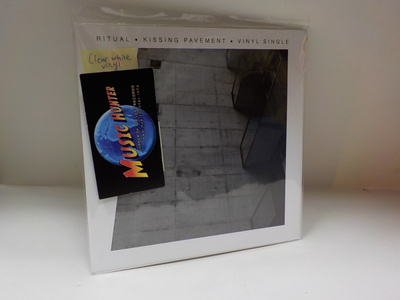 RITUAL - KISSING PAVEMENT M-/M- CLEAR WHITE 7"