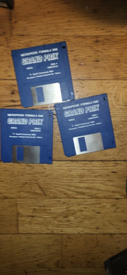 Amiga disk Grand Prix peli 1, 2 ja 4 (3. puuttuu)