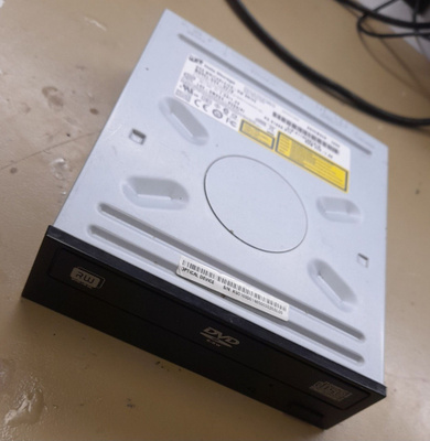 Tietokoneen DVD/CD asema