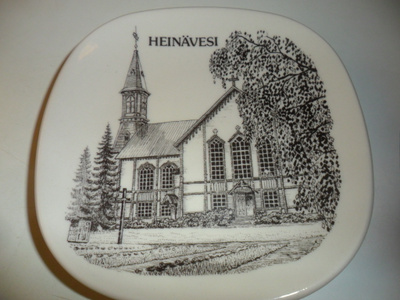 Heinävesi Kirkko seinälautanen Kermansavi 12,3 cm x 12,3 cm