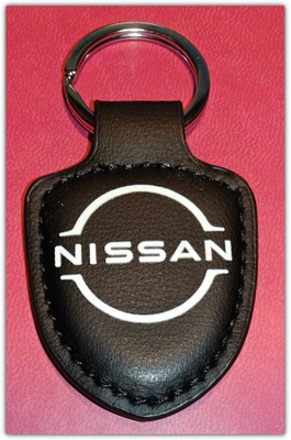 Pieni nahkainen musta Nissan avaimenperä #31514