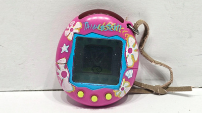 Tamagotchi Connection V2 virtaalilemmikki (2004)