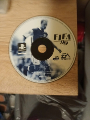 Sony playstation fifa 99 EAX06101513D peli L SLES-01584