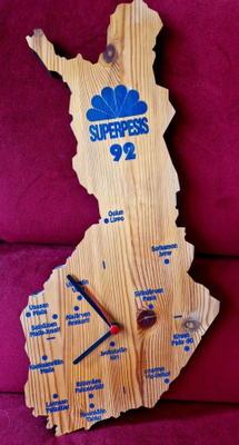 Superpesis 1992 pelipaikkakuntien  seinäkello