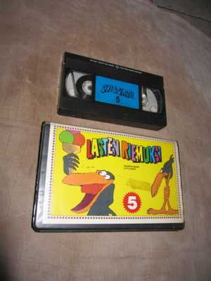 LASTEN RIEMUKSI 5 VHS ( prof, balthazar, flic ja falc