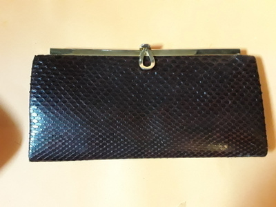VINTAGE KÄÄRMEENNAHKA CLUTCH. PIKKULAUKKU.