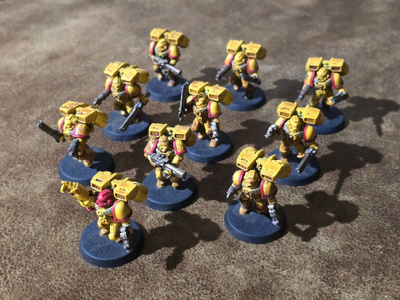 10 kpl Warhammer-figuureja