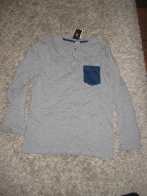 *House T-paita, uusi  152 cm *