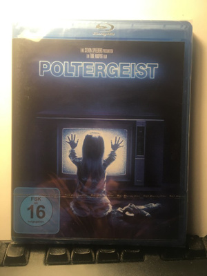 POLTERGEIST, BluRay, Hooper, Williams, Nelson, muoveissa