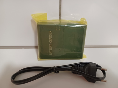 LC-E17 -akkulaturi Canonin akuille