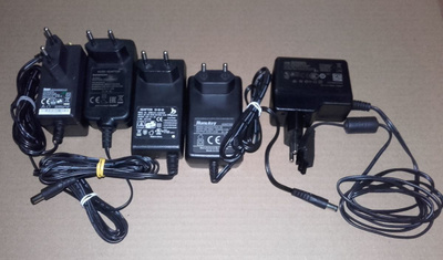 Virtalähteitä 12V 2A ja 3A DC