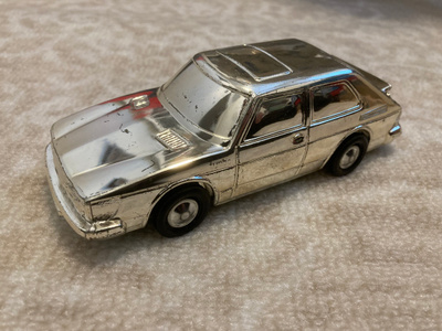Saab 900 pienoismalli säästölipas n 1/30