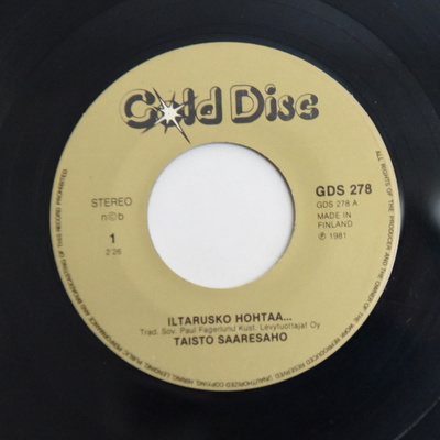 Single: Saaresaho, Taisto - Iltarusko hohtaa / Kun vuodet ..