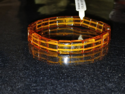 Meripihka rannekoru Amber