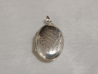 Hopeinen medaljoni riipus 925