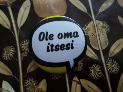 OLE OMA ITSESI - RINTAMERKKI
