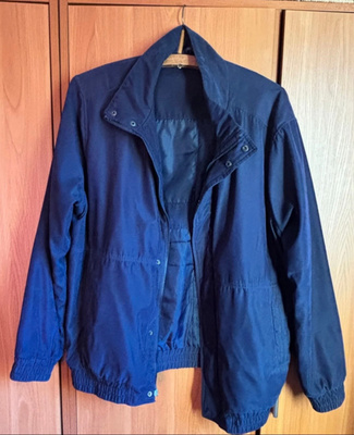 tummansininen bomber-tyylinen takki