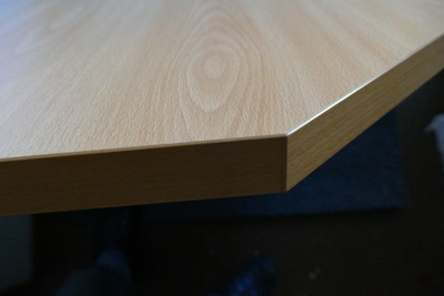 Muotoon leikattu työtaso