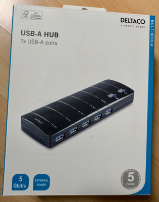 DELTACO – USB-A-keskitin, 7 x USB-A-portti, musta