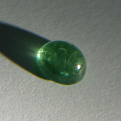 Minttu vaalea vihreä smaragdi 1.33 ct pyörtöhionta + GIT