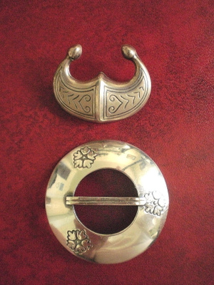 Kalevala Koru rintakorut 2 kpl Hopeaa