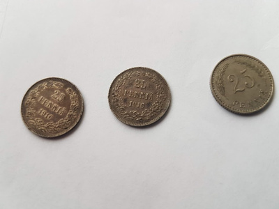 3 x 25 penniä
