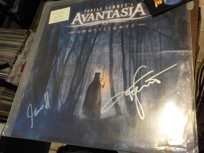 AVANTASIA - GHOSTLIGHTS JULISTE KAHDELLA NIMMARILLA