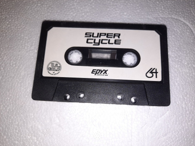 Super Cycle (1986) c64 videopeli