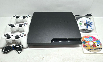 PS3 Slim 160GB konsoli + 3 ohjainta + 2 peliä [1]
