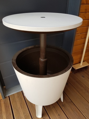 Valkoinen Cool Bar pöytä / Puutarhapöytä / Parvekepöytä