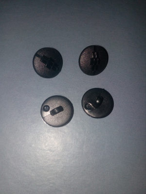 Musta koriste kantanappi 13mm