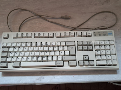 Legendaarinen IBM M2-näppäimistö FI/SWE Layoutilla !