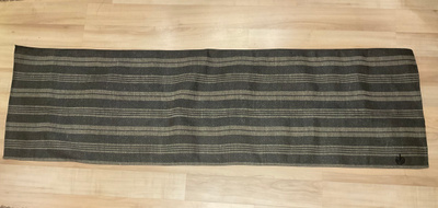 Tyylikäs laudeliina , tumma raita, koko 45 x 160 cm UUSI