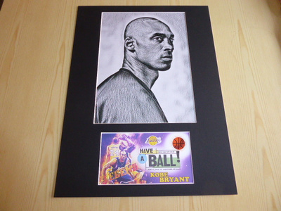 Uniikki Kobe Bryant NBA kuori ja taidekuva